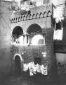 fig.A1 - L'antica sinagoga in Vicolo
                    dell'Atleta in una foto di fine '800